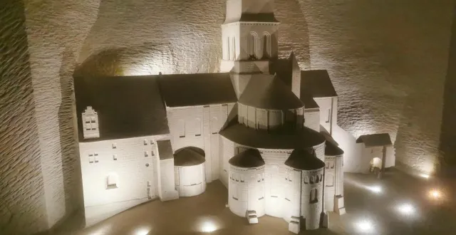 photo  réalisées dans le tuffeau il y a 25 ans, les sculptures de philippe cormand impressionnent toujours autant.  &copy;  archives co 