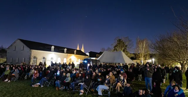 photo  en 2025, les projections de kino caen (calvados) s’étaient déroulées en plein air, aux écuries lorge. pour l’édition 2026, c’est le centre de congrès qui accueillera le public pour le visionnage.  &copy;  julien hélie 