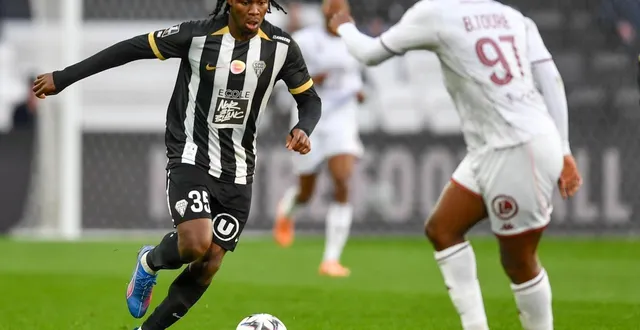 photo  l’attaquant d’angers sco prosper peter.  &copy;  simon torlotin / ouest-france 