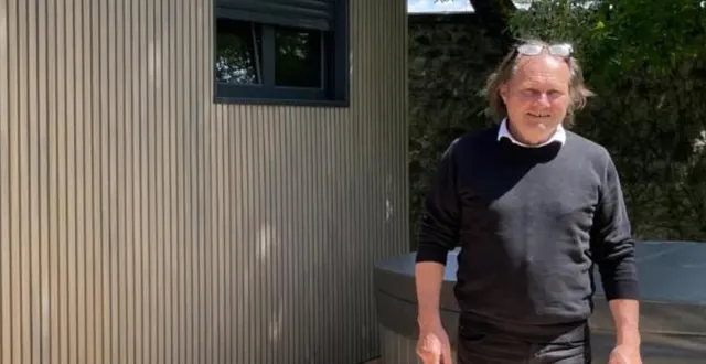 photo  roger peslier en 2023, lors de la présentation de sa tiny house à l’hôtel saint-martin de sablé.  &copy;  archives le maine libre 