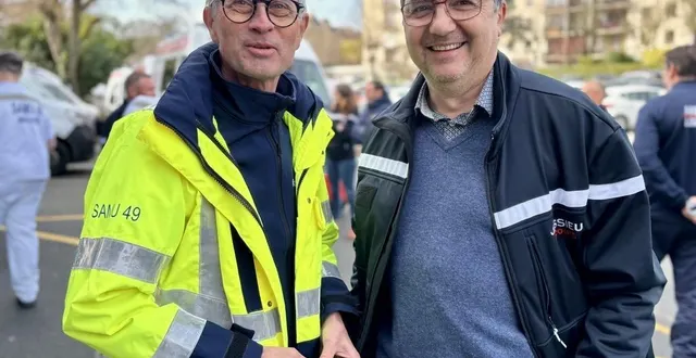 photo  angers, 12 mars 2026. dominique savary et vincent juteau au départ de la manifestation, devant le samu 49.  &copy;  co - anthony pasco 
