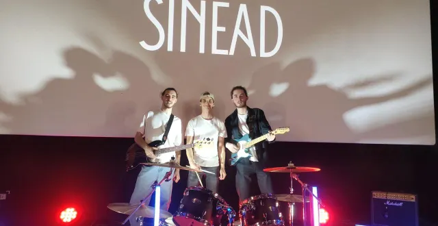 photo  entre projection de documentaire, live exclusif et annonce de tournée, le trio bellopratain sinead a franchi une étape majeure devant une salle comble, samedi dernier au cinéma jeanne-d’arc.  &copy;  co 