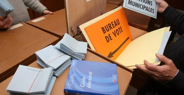photo  350 communes sur 352 sont concernées par le premier tour des élections municipales ce dimanche 15 mars en sarthe.  &copy;  archives ouest-france 