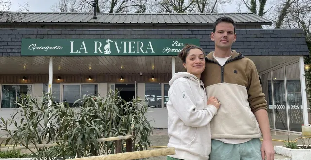 photo  léo et floriane achèvent les aménagements. la guinguette la riviera ouvrira ce jeudi 12 mars pour une nouvelle saison.  &copy;  co 