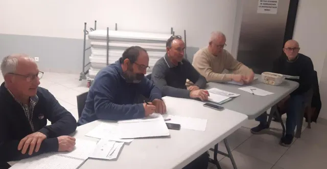 photo  le bureau sortant avec jérôme deletre (la meignanne), vice-président ; samuel aubert (pruillé), secrétaire ; didier bessonneau, (la membrolle) président, jérôme leproux (le plessis-macé), trésorier et daniel leray (la membrolle), vice-trésorier.  &copy;  ouest-france 