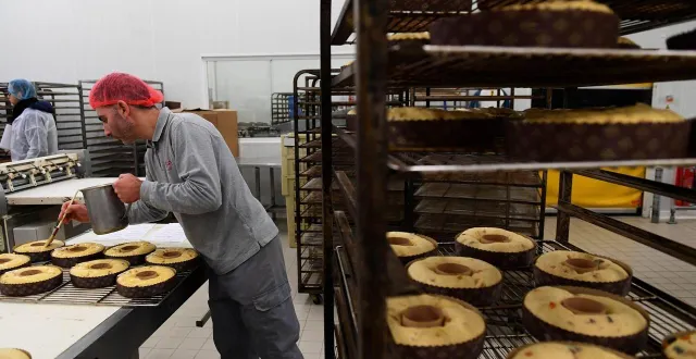 photo  à sainte-gemmes-sur-loire, le groupe bpa produit du pain et des pâtisseries pour les professionnels.  &copy;  archives co - josselin clair 