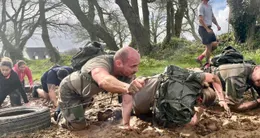 photo  fils tendus, boue et pneus qui entravent la progression�: militaires et civils se sont mesur�s aux m�mes obstacles lors de la ban race mercredi 11�mars 2026. 