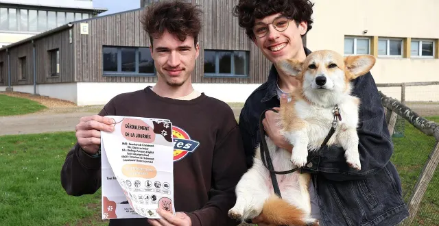 photo  mathias chauveau et célestin carré posent avec arya, la jeune chienne welsh corgi pembroke d’une professeure, pour faire la promotion de leur « journée canine » organisée ce samedi 14 mars 2026 au lycée val de sarthe, à sablé-sur-sarthe.  &copy;  ouest-france 