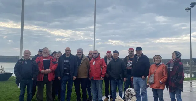 photo  des membres de la fnpp se sont réunis, ce lundi 9 mars 2026, à la capitainerie de saint-vaast-la-hougue pour tenir une conférence de presse, en amont de la manifestation du samedi.  &copy;  ouest-france 
