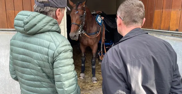 photo  thierry duvaldestin et cyril sevestre en plein debrief après la course d'idao de tillard.  &copy;  ouest-france 