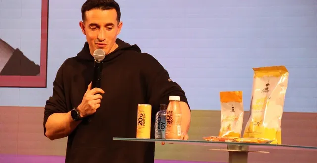 photo  le célèbre youtubeur sportif tibo inshape, à l’agora du carrefour des fournisseurs de l’industrie agroalimentaire, jeudi 12 mars 2026, au parc-expo de rennes.  &copy;  ouest-france 