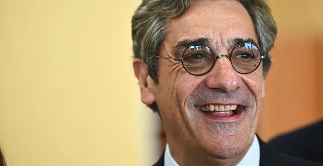 photo  le ministre des pme, du commerce, de l’artisanat, du tourisme et du pouvoir d’achat serge papin.  &copy;  archives franck dubray / ouest france 