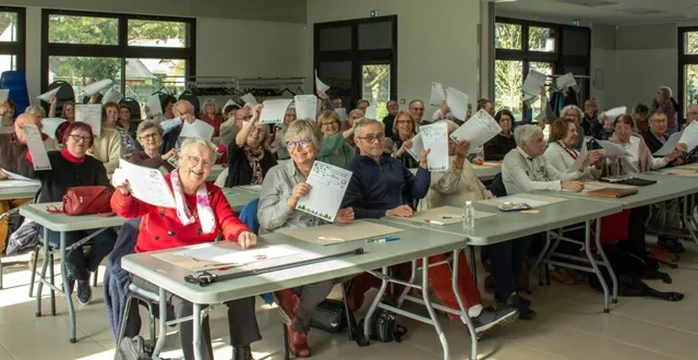 photo  cinquante-deux personnes ont participé à la dictée de la francophonie, samedi dernier, à l’espace jean-guichard. alain vieau a été le meilleur élève, suivi de michèle brulez et marie-ange bourbon. les lauréats sont repartis avec des bouquets de fleurs, des bons d’achat pour des livres et un abonnement à la revue défense de la langue française.  &copy;  ouest-france 