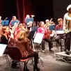 photo  dimanche, à 18 h, l’orchestre symphonique de bercé, composé de 35 musiciens dirigé par catherine prada, s’est produit à la castélorienne, devant plus de 200 spectateurs. au programme : reprises de domenico cimarosa, jean cras et joseph haydn (avec « la symphonie de la reine »), sur un menuet, énergique, ludique et plein de gaieté. après une rafale d’applaudissements, l’orchestre a joué de nouveau à trois reprises. 