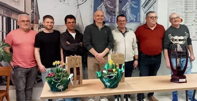 photo  quatre-vingt équipes ont participé au challenge choveau benoit et xavier à la société de boule de fort les amis de la treille de sceaux-d’anjou. dimanche 8 mars, en présence de nombreux supporters, la finale a été remportée par la paire guémas-rousseau, de grez-neuville, contre l’équipe verdon, de sceaux-d’anjou, sur le score à 12 à 9. le binôme bouge-joineau (cheffes-sur-sarthe) se classe troisième devant l’équipe aubry-leloup (châteauneuf-sur-sarthe).  &copy;  amis de la treille 