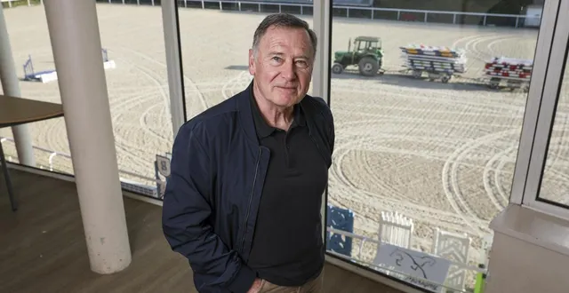 photo  gérald beuve, ancien chronométreur de compétitions équestres en normandie, juge cso (concours de saut d’obstacles) et commentateur. ici au pôle hippique de saint-lô (manche) devant la carrière uriel.  &copy;  charles bury, ouest-france 