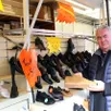 photo  de nombreuses chaussures sont encore disponibles dans le camion de patrice gautier. 