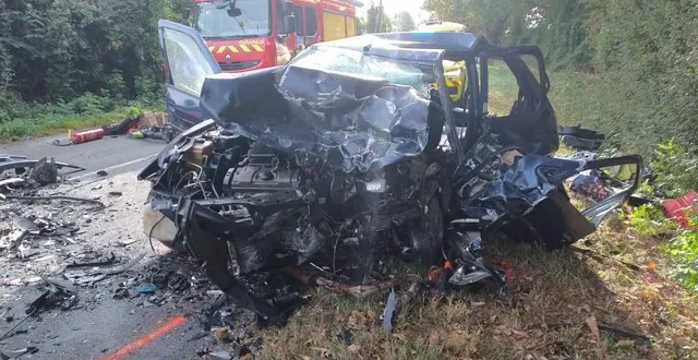 photo  d’une grande violence, la collision avait coûté la vie à un garçon de 22 ans qui circulait au volant d’une peugeot 306.  &copy;  archives co - gendarmerie nationale. 
