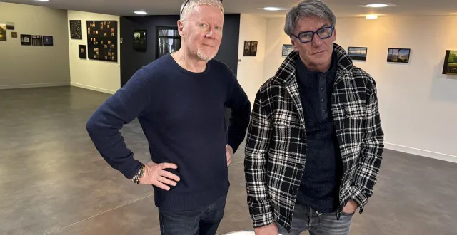 photo  jean-lou le her et jean-françois mollière, deux des quatre photographes sarthois exposés dans la nouvelle galerie qui vient d’ouvrir au mans, rue des acacias.  &copy;  ouest-france 