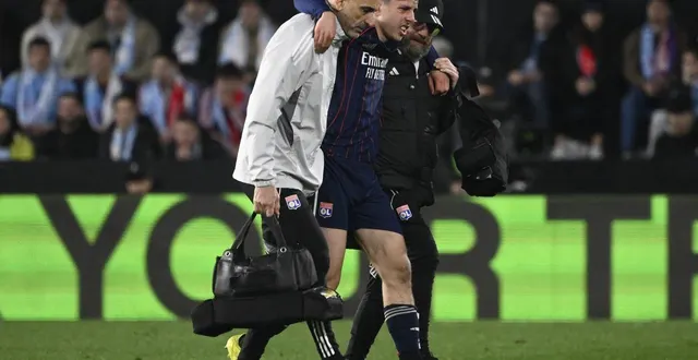 photo  rémi himbert est sorti sur blessure lors du 8e de finale aller de ligue europa entre le celta vigo et l’ol, le 12 mars 2026.  &copy;  miguel riopa / afp 