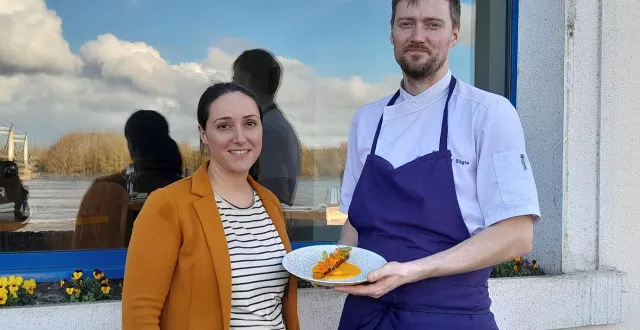 photo  depuis trois semaines, vanessa et hendrik van der sligte gèrent l’auberge de la loire, à montjean-sur-loire.  &copy;  ouest-france 