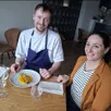 photo  vanessa et hendrik van der stigte ont repris l’auberge de la loire en février. ils s’efforcent de valoriser les produits locaux en cuisine. 