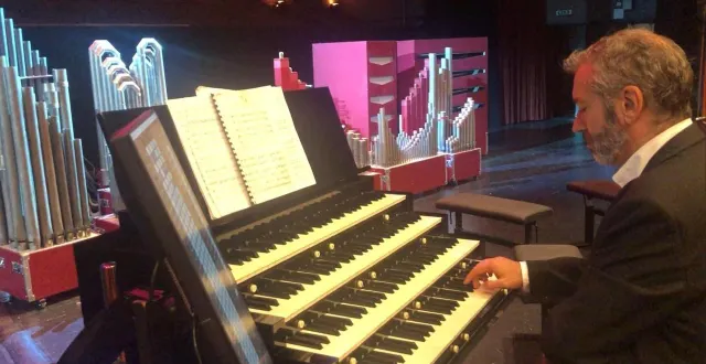 photo  l’orgue gulliver et son inventeur henri-franck beaupérin seront les acteurs de ce concert à la carte ce dimanche.  &copy;  archives co 