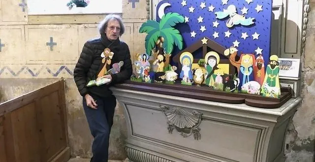 photo  henri jean lepetit profite de la trêve hivernale pour préparer la nativité 2026 à la chapelle saint-maclou.  &copy;  ouest-france 
