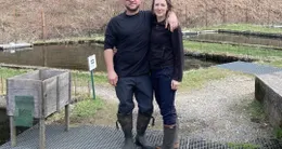 Info insolite  originaires du var, laëtitia et alexandre viale ont changé de vie il y a cinq ans pour reprendre une pisciculture à la campagne près de clermont-ferrand (puy-de-dôme). 