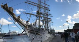 Info insolite  le « sørlandet », voilier norvégien presque centenaire, dans le port de saint-malo, fin septembre 2025.? 