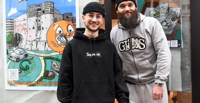 photo  kevin merchan est le gérant de la boutique get in my shoes, une franchise de sneakers et vêtements streetwear créée par arthur hauvuy (à droite).  &copy;  co - michel durigneux 
