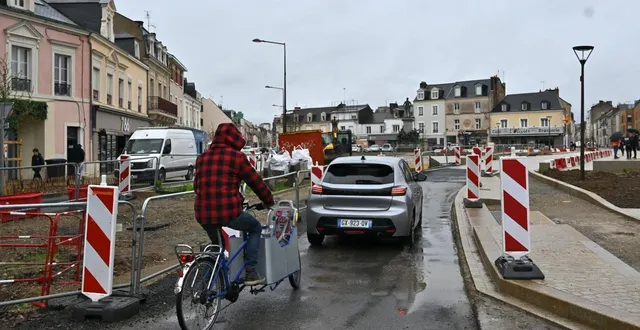 photo  depuis ce vendredi 13 mars dans l’après-midi, les automobilistes venant de l’avenue jean-jaurès peuvent franchir la place washington et rejoindre la rue chanzy.  &copy;  le maine libre 