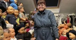 Info insolite  marie-annick paillard, présidente de l’association les p’tits mondes, possède plus de 3 000 poupées. 