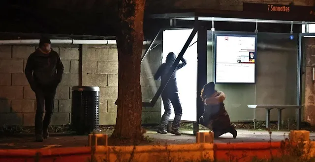 photo  trois militants étaient jugés pour avoir retiré des affiches publicitaires à angers.  &copy;  extinction rebellion angers 