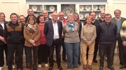 photo  photo de groupe à l’issue du dernier conseil municipal de la mandature.  &copy;  ouest-france 
