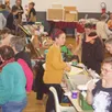 photo les artistes en herbe se sont déplacés, dimanche, à la salle des fêtes pour venir faire leurs emplettes à la 2e bourse aux loisirs créatifs. organisée par l’association locale de la main à l’aiguille, plus de dix-neuf stands de couture, peinture, bijoux, modelage, étaient proposés au public. ouverte dès 9 h jusqu’en fin d’après-midi, cette édition a connu un franc succès.
