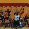 photo les deux équipes de hand fauteuil de l’entente sportive du pays du mans attendentle public samedi.