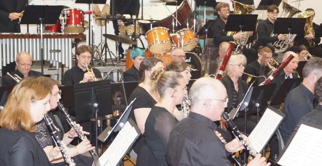 photo  l’imposant orchestre d’harmonie de la sarthe a donné une prestation, samedi soir, dans la salle miche-lalos sur le thème de la littérature jeunesse.  &copy;  ouest-france 