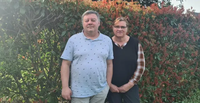 photo  eric et chantal menant organisent les puces des couturières.  &copy;  co 