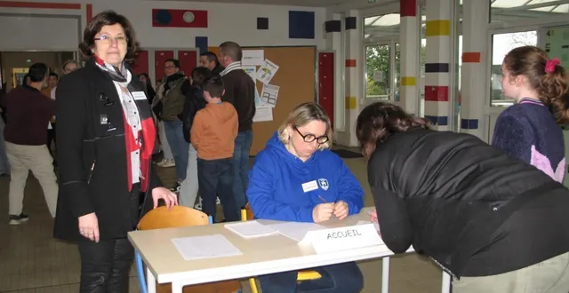 photo  sylvie hervé, principale, a accueilli ses futurs élèves  &copy;  le maine libre 