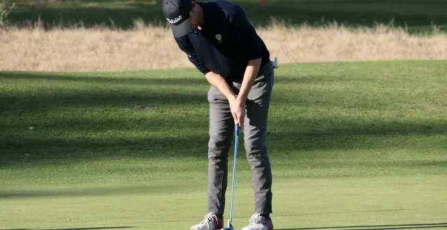 photo  l’opération tous au golf permet de taper la petite balle blanche et de se découvrir peut-être une nouvelle passion.  &copy;  archives le maine libre 