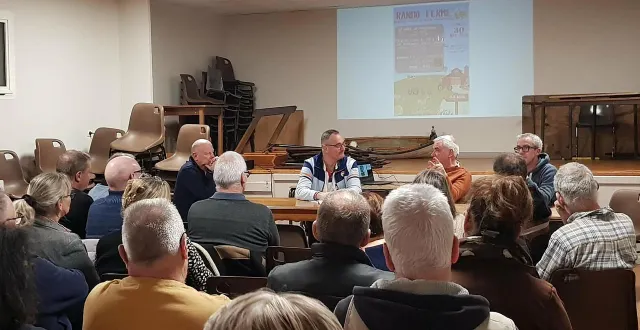 photo  les organisateurs préparent la rando ferme du 30 mai.  &copy;  le maine libre 