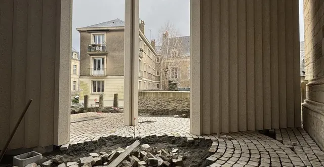 photo  les pavés sont posés en éventail à l’intérieur de la galerie.  &copy;  drac 