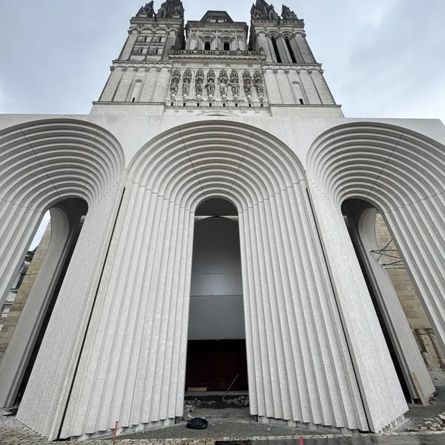 photo les pavés de la place mgr chappoulie sont les mêmes que ceux posés à l’intérieur de la galerie.  ©  drac