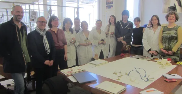 photo  les élèves de 1ère année en compagnie de leurs mécènes, gérald angibaud et jackie goulet (à gauche), et anne-laure palluau, responsable de la formation  &copy;  ouest-france 