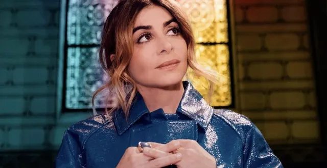 photo  la chanteuse julie zenatti sera en concert à cholet le 24 avril 2026.  &copy;  laura gilli 