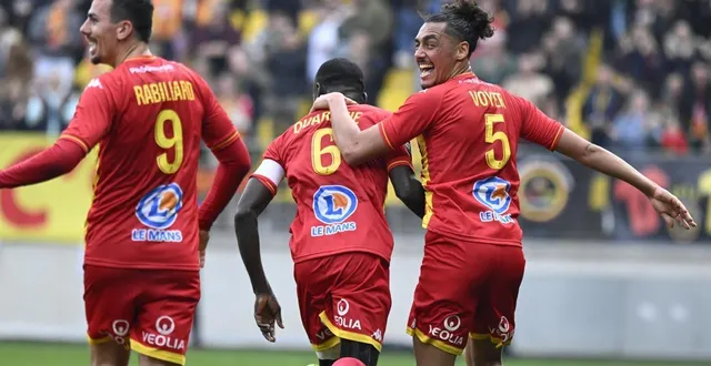 photo  harold voyer et les joueurs du mans fc ont franchi un nouveau cap dans ce championnat de ligue 2.  &copy;  marc ollivier/ouest-france 