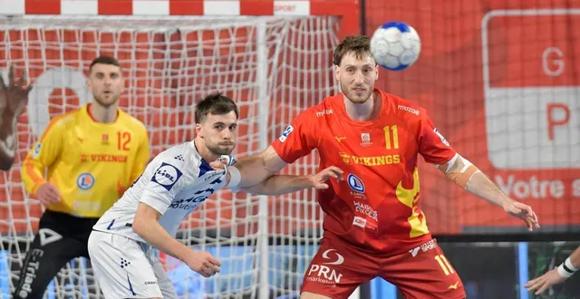 photo  le défenseur robin paris (à gauche) et les caennais ont réalisé un bon match face à massy, vendredi 13 mars.  &copy;  guillaume marie 