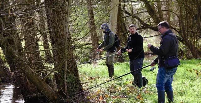 photo  mouliherne, samedi 14 mars. plus d’une cinquantaine de pêcheurs ont pris part à cette journée d’ouverture de la pêche à la truite.  &copy;  co – robin peter 