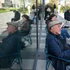 photo angers, 14 mars 2026. face à la patinoire ou aux immeubles tertiaires, les urban sketchers ont croqué des instantanés de vie dans le quartier.